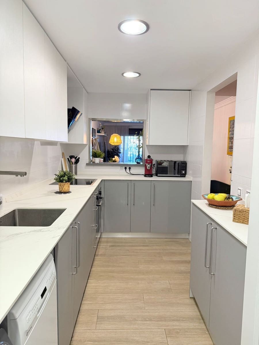 Apartamento de 2 habitaciones en La Cala de Mijas en venta con piscina garaje - 360.000 € (Ref: 9324467)