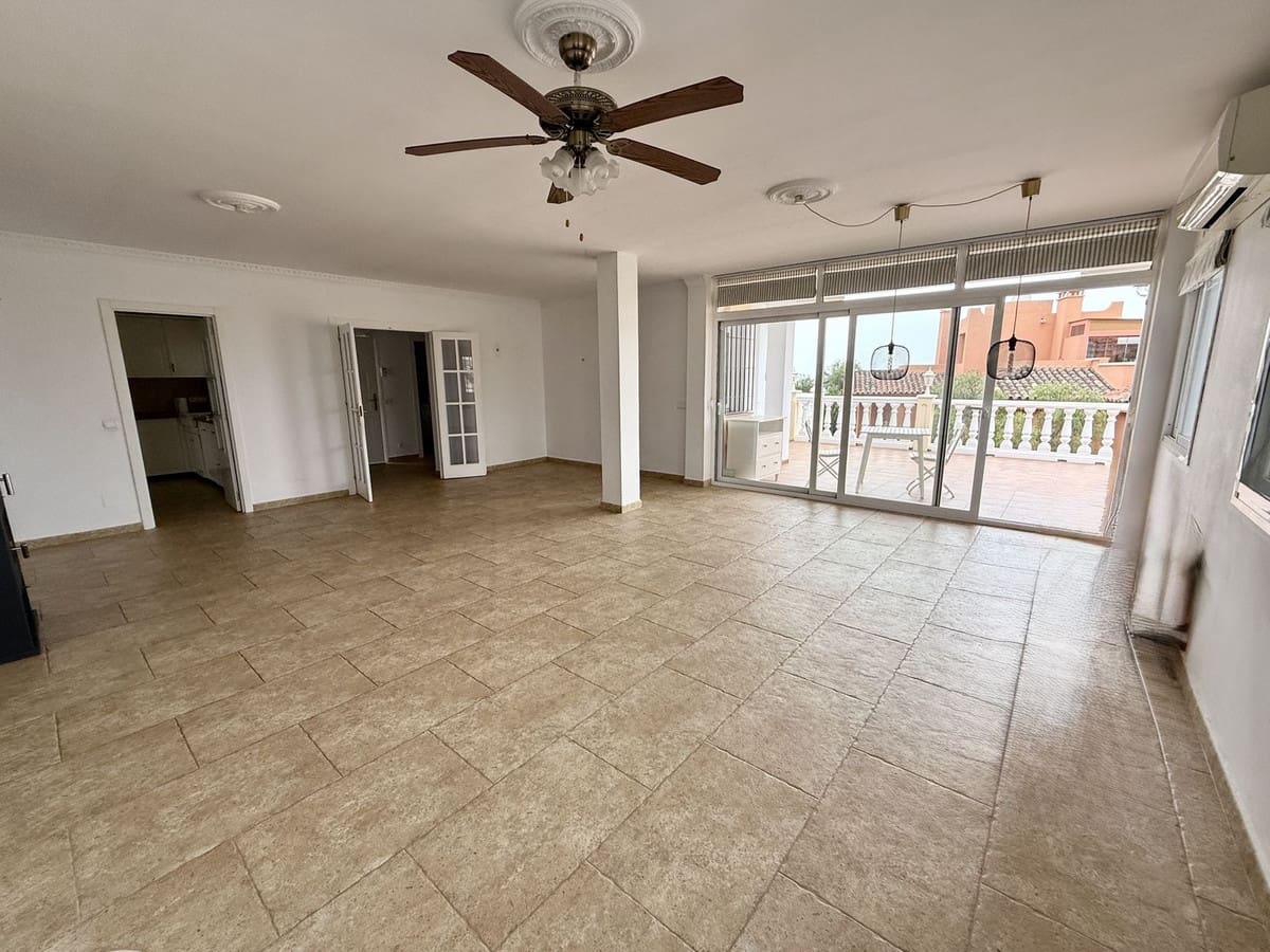 6 soverom Villa til salgs i Fuengirola med svømmebasseng garasje - € 985 000 (Ref: 9325178)