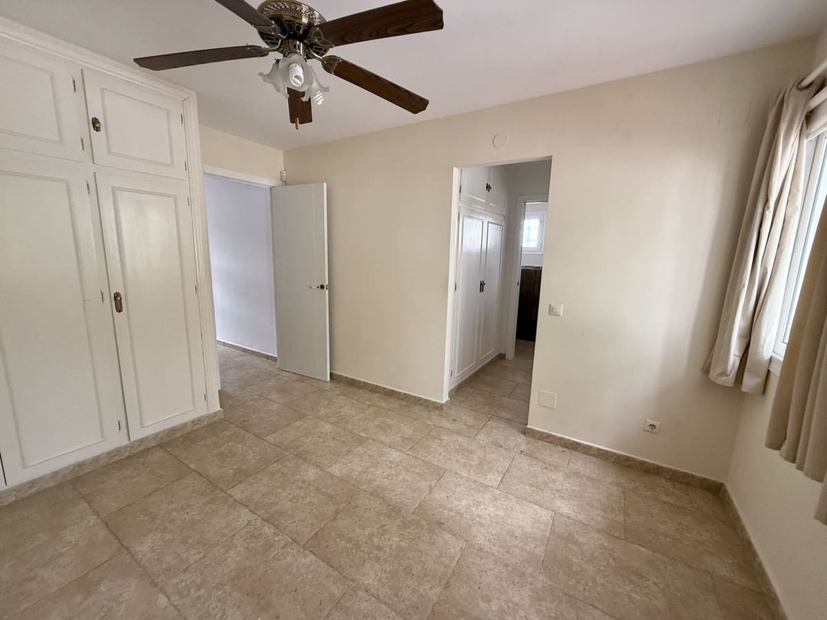 6 soverom Villa til salgs i Fuengirola med svømmebasseng garasje - € 985 000 (Ref: 9325178)