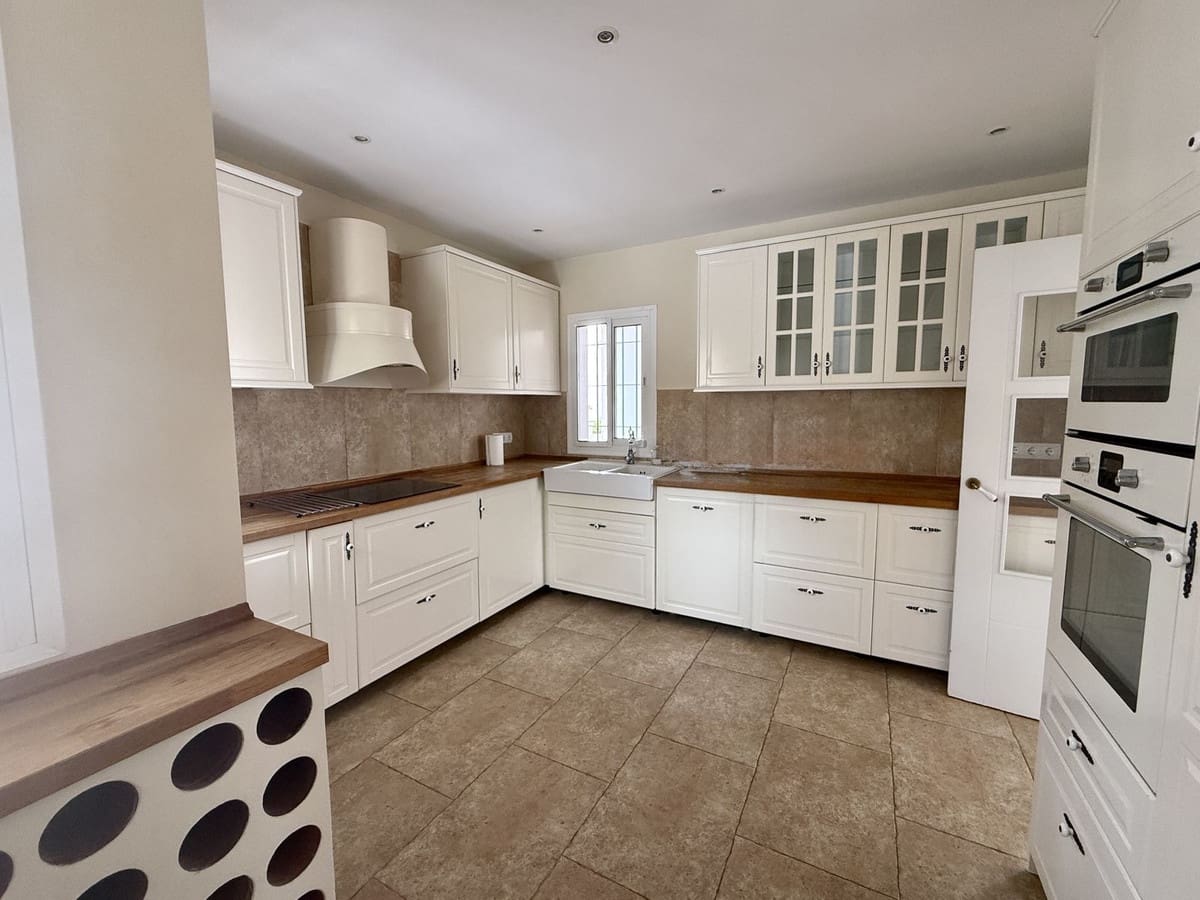 6 soveværelse Villa til salg i Fuengirola med swimmingpool garage - € 985.000 (Ref: 9325178)