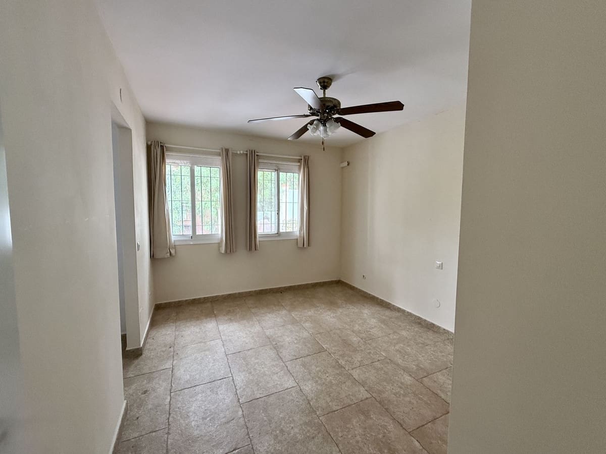 6 soveværelse Villa til salg i Fuengirola med swimmingpool garage - € 985.000 (Ref: 9325178)