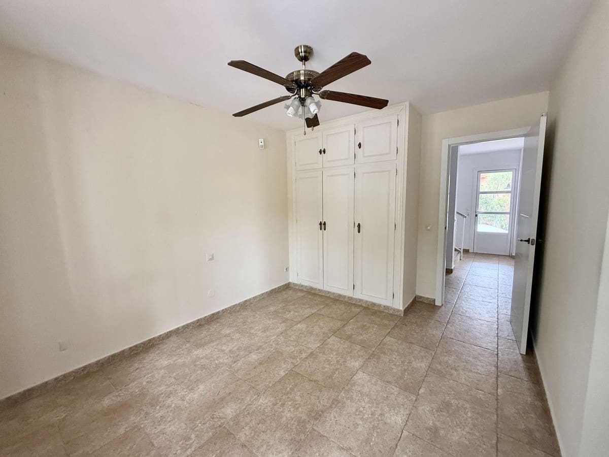 6 soveværelse Villa til salg i Fuengirola med swimmingpool garage - € 985.000 (Ref: 9325178)