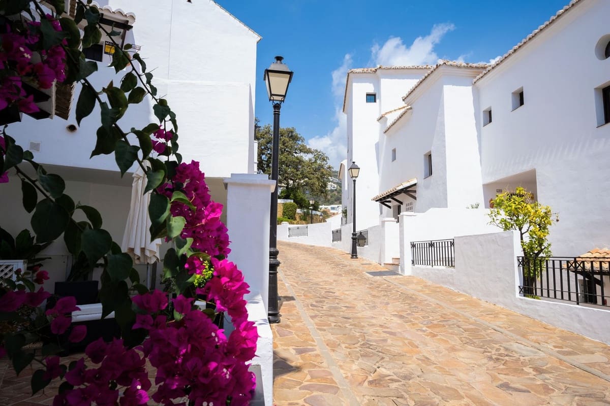 3 makuuhuone Huoneisto myytävänä paikassa Los Monteros mukana uima-altaan 
autotalli - 649 000 € (Ref: 9325983)