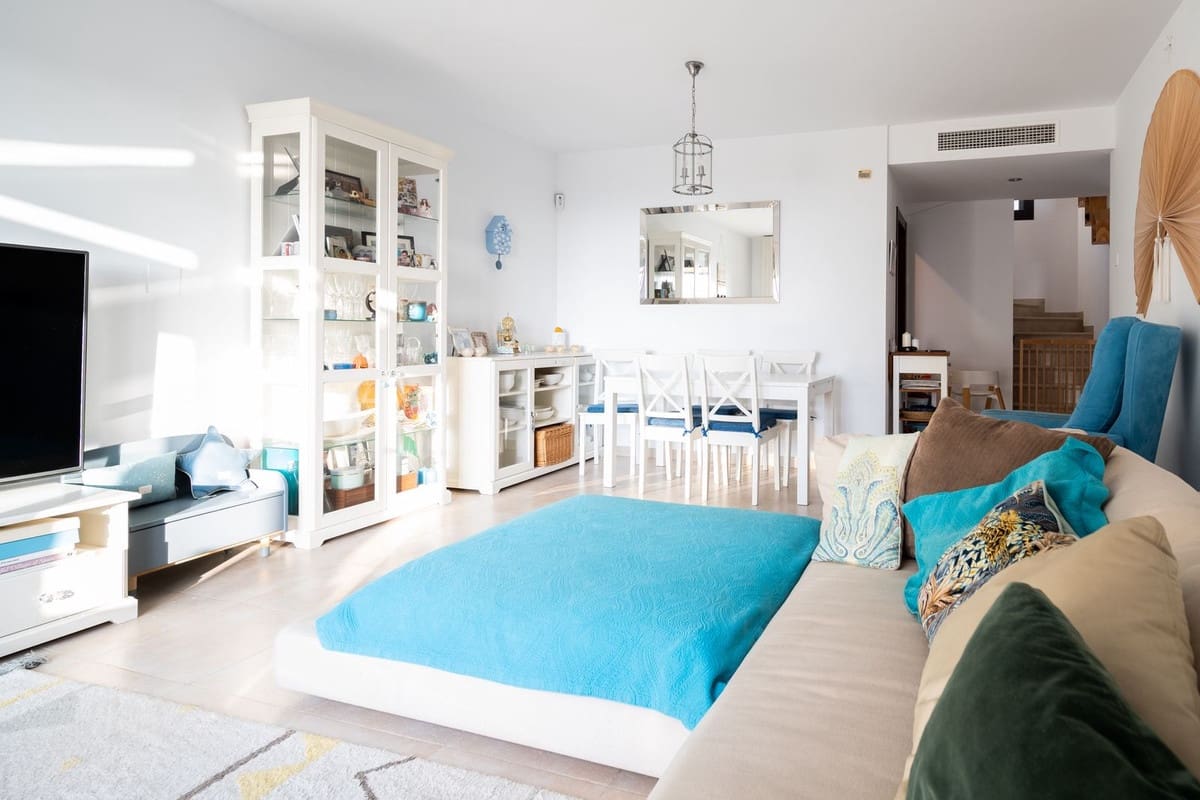 3 makuuhuone Huoneisto myytävänä paikassa Los Monteros mukana uima-altaan 
autotalli - 649 000 € (Ref: 9325983)