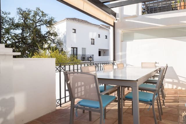 Apartamento de 3 habitaciones en Los Monteros, Marbella en venta con piscina garaje - 649.000 € (Ref: 9325983)