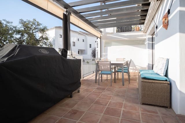 Apartamento de 3 habitaciones en Los Monteros, Marbella en venta con piscina garaje - 649.000 € (Ref: 9325983)