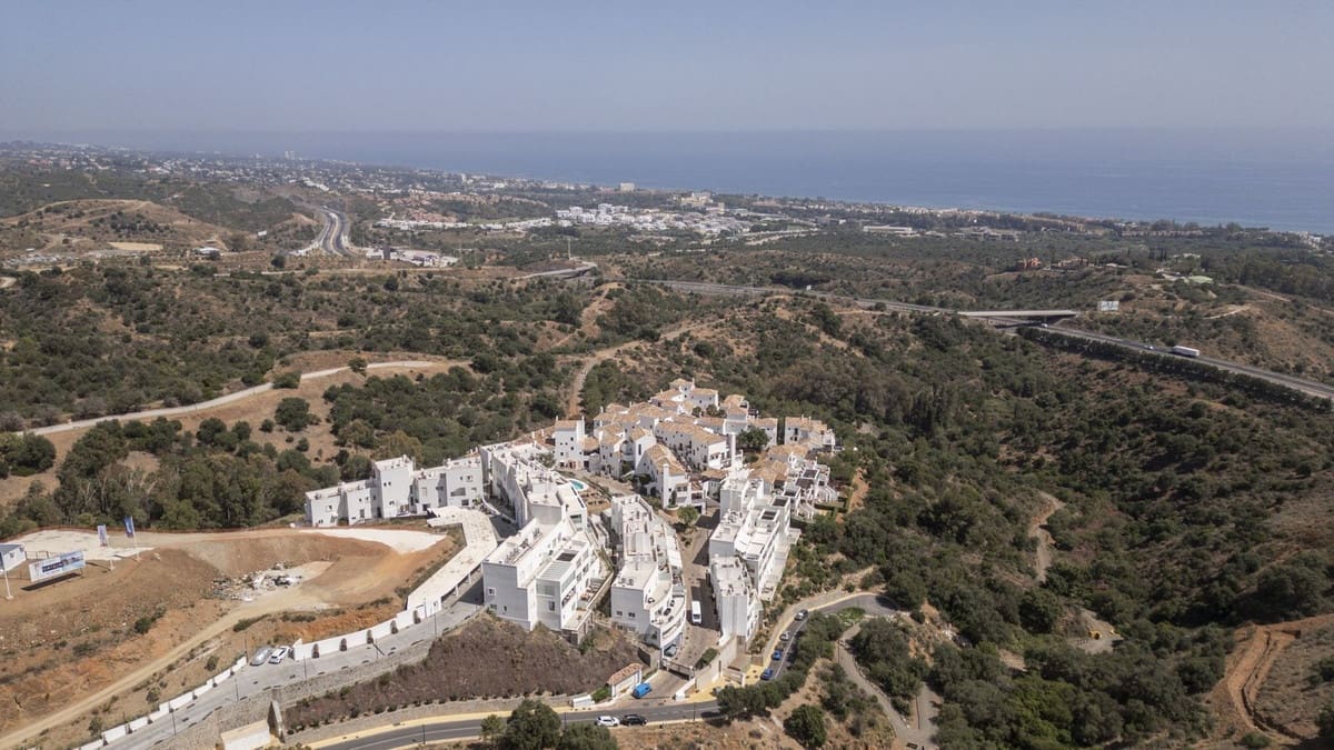 3 makuuhuone Huoneisto myytävänä paikassa Los Monteros mukana uima-altaan 
autotalli - 649 000 € (Ref: 9325983)