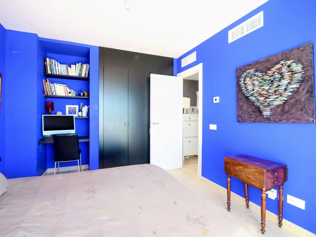 2 soverom Leilighet til salgs i Los Monteros med svømmebasseng garasje - € 890 000 (Ref: 9326110)