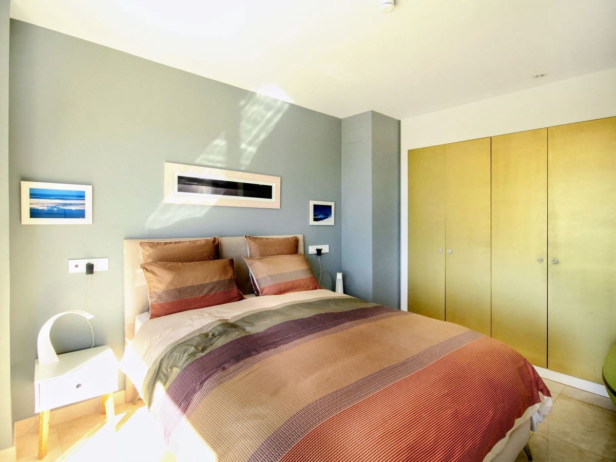 2 soverom Leilighet til salgs i Los Monteros med svømmebasseng garasje - € 890 000 (Ref: 9326110)