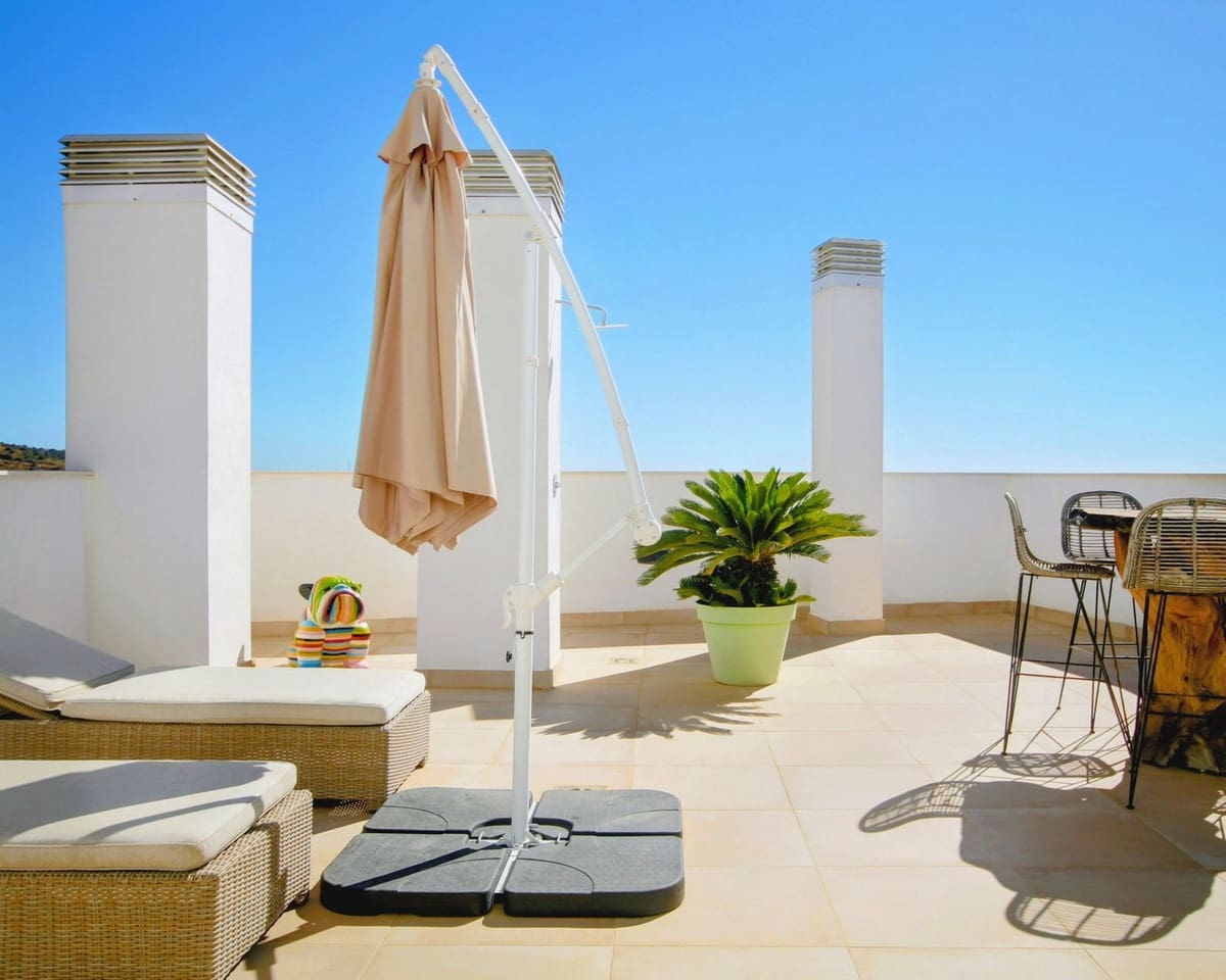2 soverom Leilighet til salgs i Los Monteros med svømmebasseng garasje - € 890 000 (Ref: 9326110)
