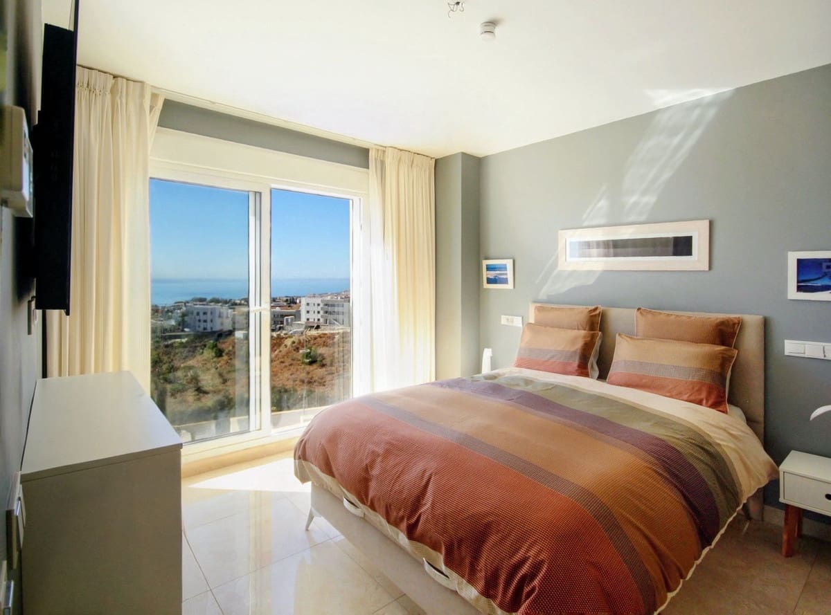 2 soverom Leilighet til salgs i Los Monteros med svømmebasseng garasje - € 890 000 (Ref: 9326110)