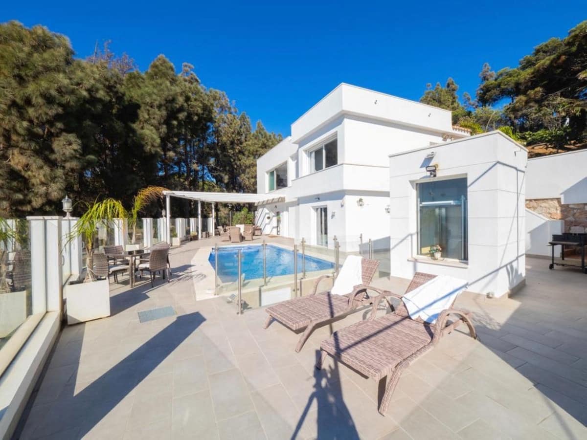 6 bedroom Villa for sale in El Chaparral with pool garage - € 1,349,000 (Ref: 9348026)