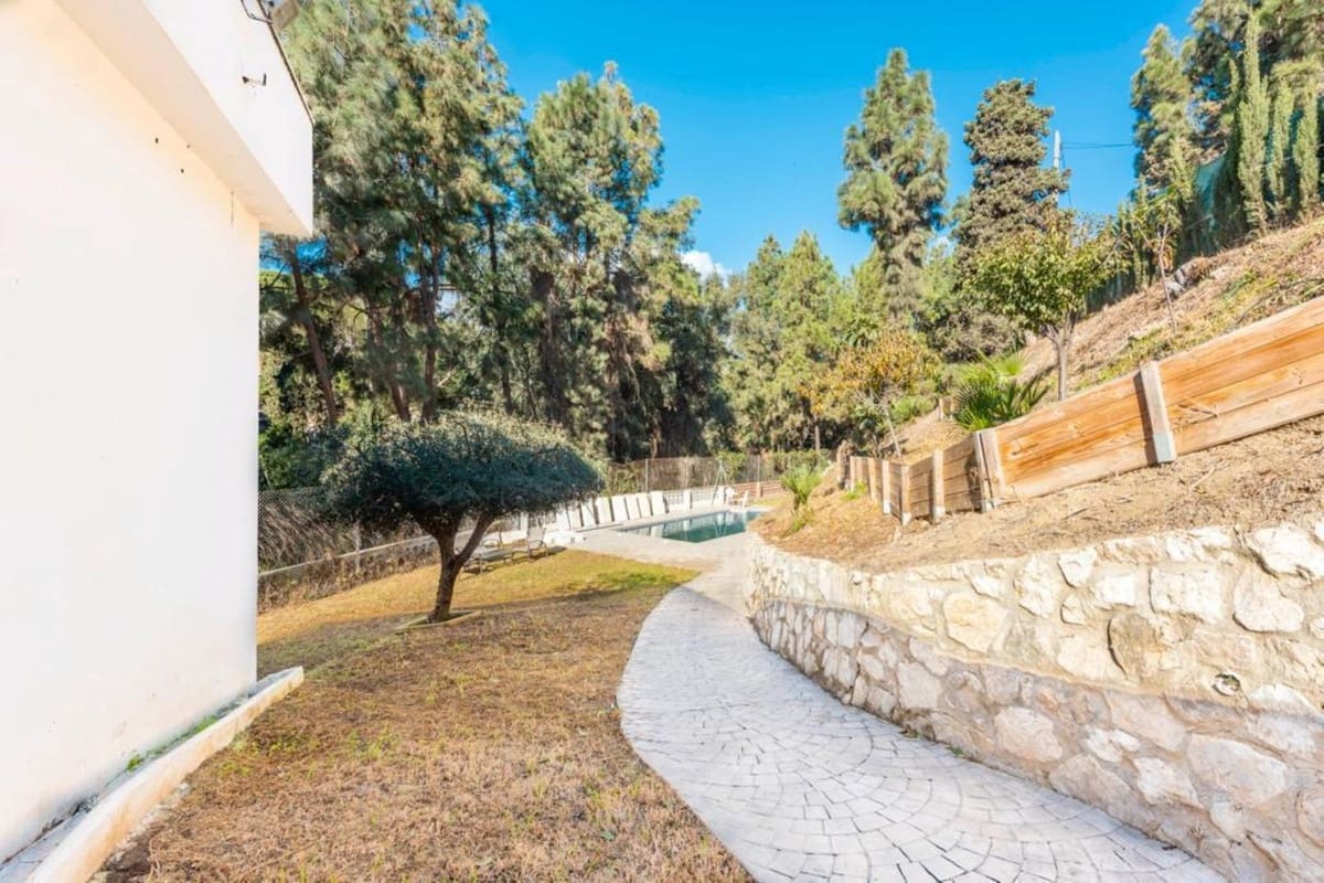 6 bedroom Villa for sale in El Chaparral with pool garage - € 1,349,000 (Ref: 9348026)