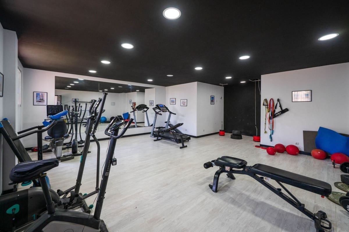 2 Zimmer Apartment zu verkaufen in Riviera del Sol mit Pool Garage - 337.000 € (Ref: 9348482)