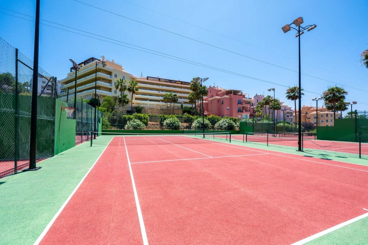 2 Zimmer Apartment zu verkaufen in Riviera del Sol mit Pool Garage - 337.000 € (Ref: 9348482)