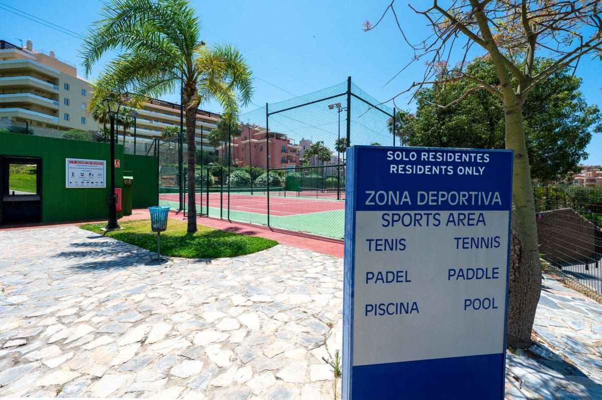 2 Zimmer Apartment zu verkaufen in Riviera del Sol mit Pool Garage - 337.000 € (Ref: 9348482)