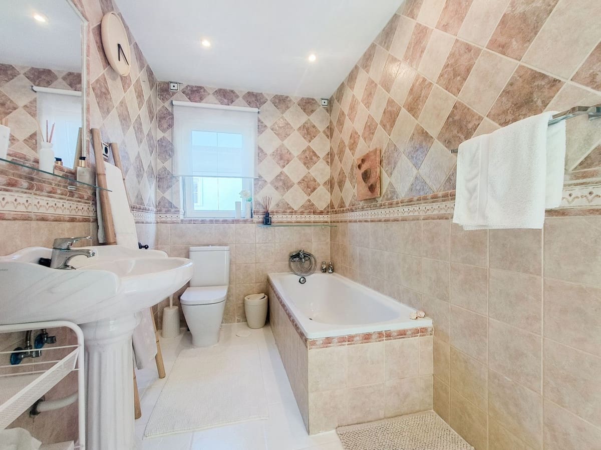 5 bedroom Villa for sale in Riviera del Sol with pool garage - € 1,700,000 (Ref: 9386929)