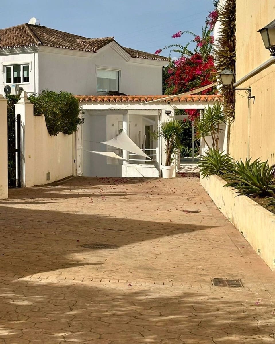 5 bedroom Villa for sale in Riviera del Sol with pool garage - € 1,700,000 (Ref: 9386929)