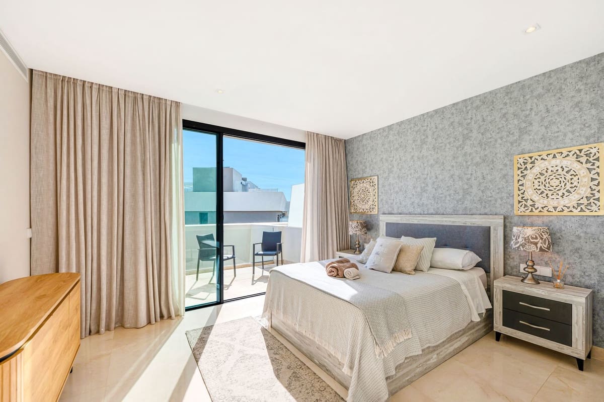 4 quarto Casa em Banda para venda em La Cala de Mijas com piscina - 1 199 000 € (Ref: 9392074)