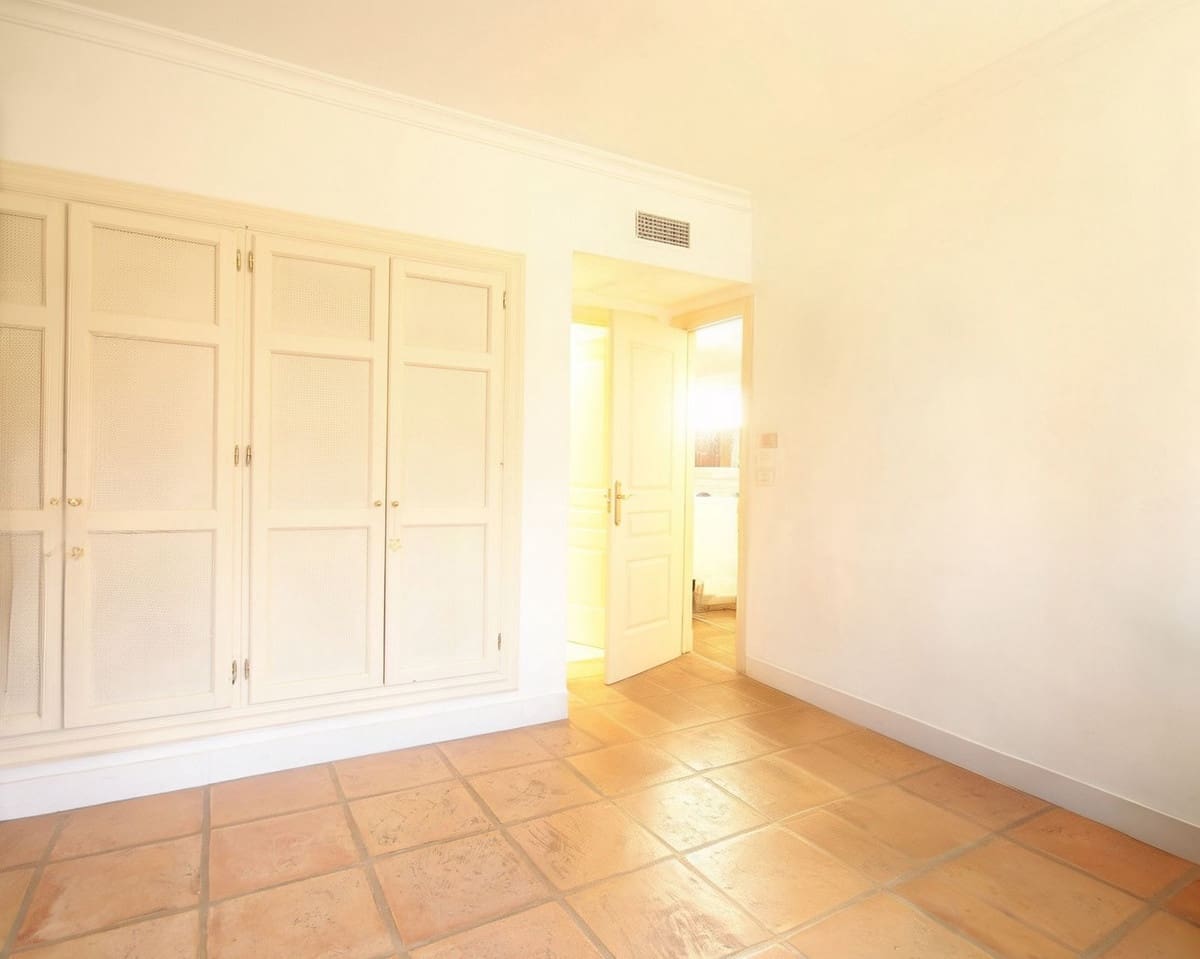 2 quarto Penthouse para venda em Elviria com piscina garagem - 540 000 € (Ref: 9393798)