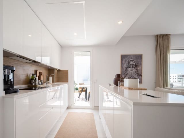 3 soveværelse Lejlighed til salg i Los Monteros, Marbella med swimmingpool garage - € 760.000 (Ref: 9399843)