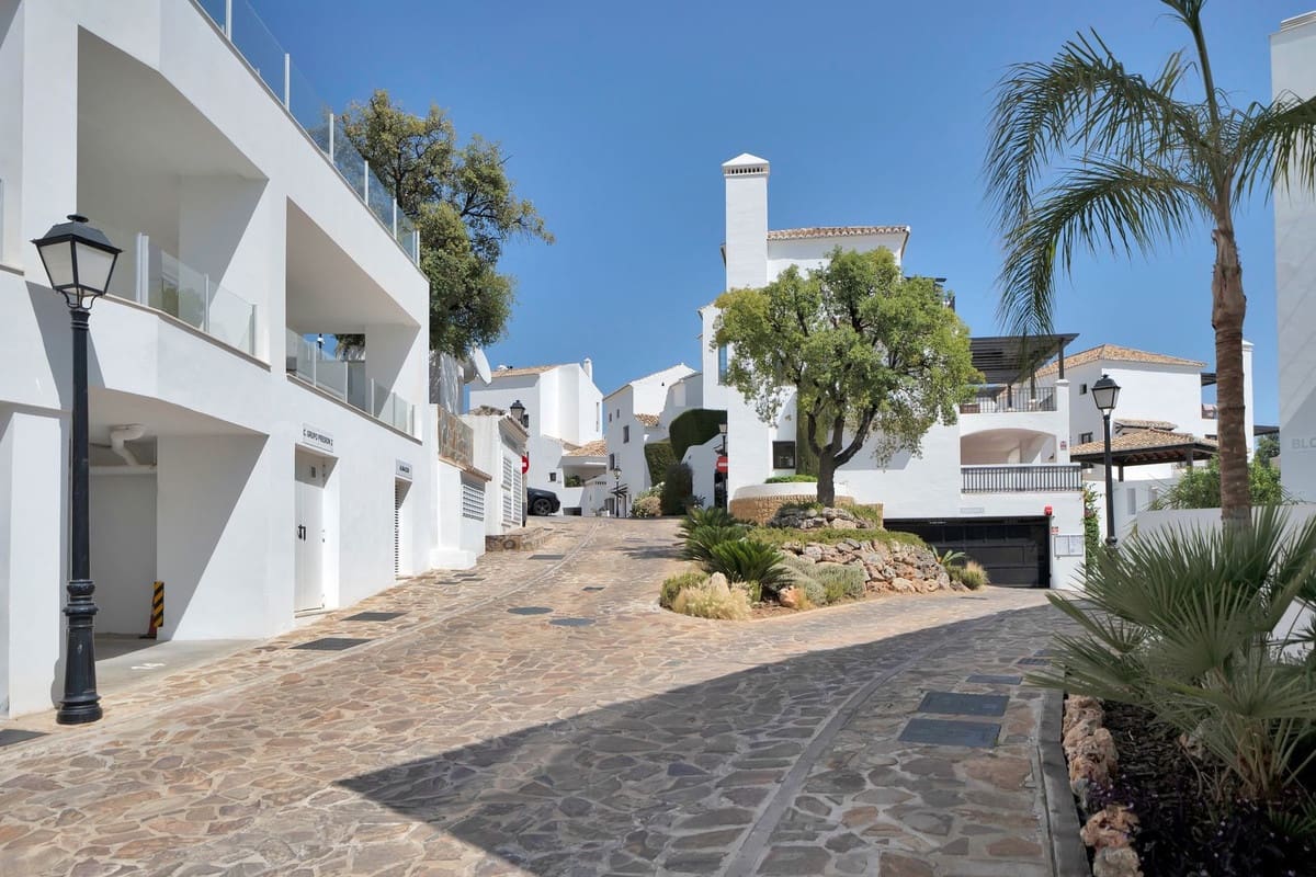 3 soveværelse Lejlighed til salg i Los Monteros med swimmingpool garage - € 760.000 (Ref: 9399843)