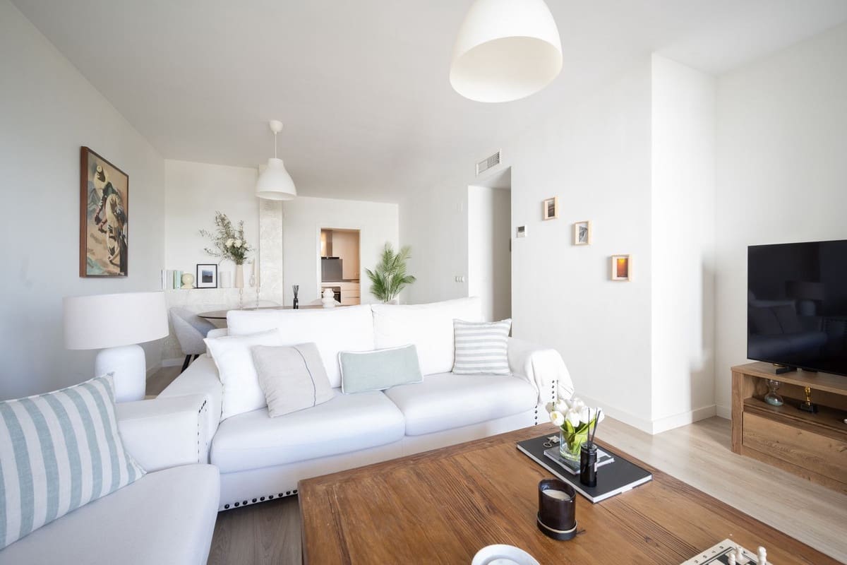 3 Zimmer Apartment zu verkaufen in Nueva Andalucia mit Pool Garage - 469.000 € (Ref: 9421756)