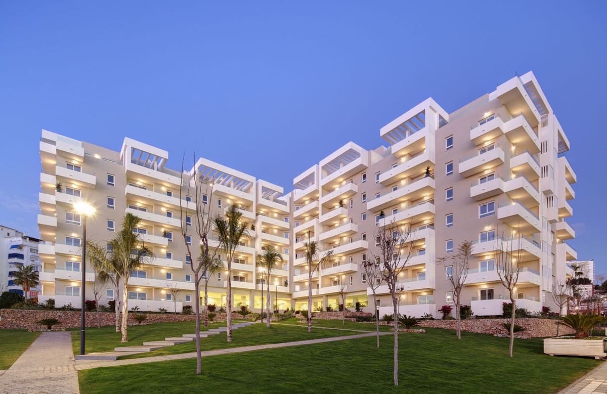 3 Zimmer Apartment zu verkaufen in Nueva Andalucia mit Pool Garage - 469.000 € (Ref: 9421756)