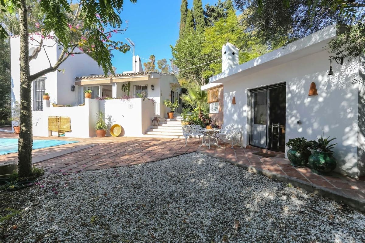 3 quarto Moradia para venda em Estepona com piscina garagem - 945 000 € (Ref: 9436325)