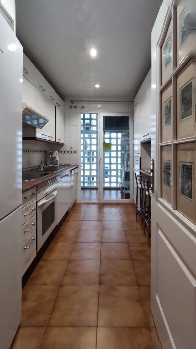 Apartamento de 2 habitaciones en Puerto Banus en venta con piscina garaje - 799.000 € (Ref: 9438892)