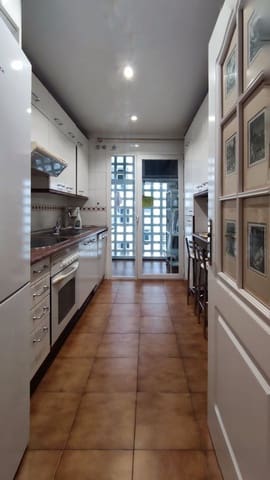 Apartamento de 2 habitaciones en Puerto Banus, Marbella en venta con piscina garaje - 799.000 € (Ref: 9438892)