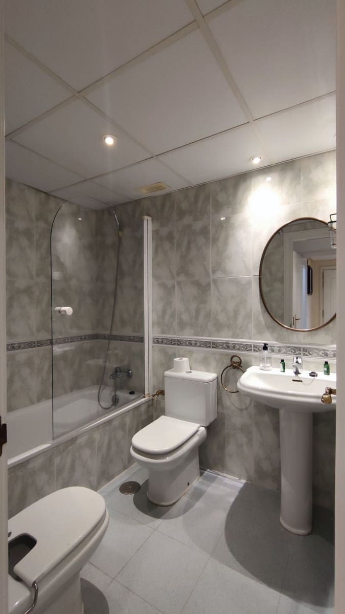 Apartamento de 2 habitaciones en Puerto Banus en venta con piscina garaje - 799.000 € (Ref: 9438892)