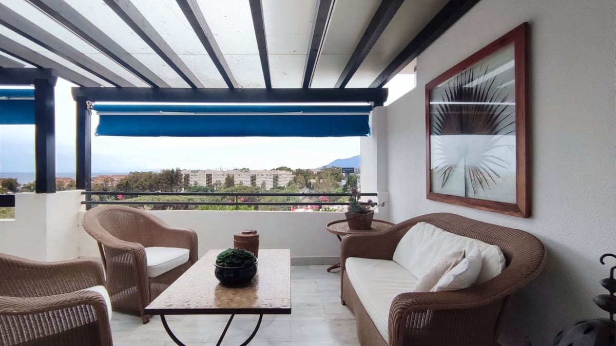 Apartamento de 2 habitaciones en Puerto Banus en venta con piscina garaje - 799.000 € (Ref: 9438892)
