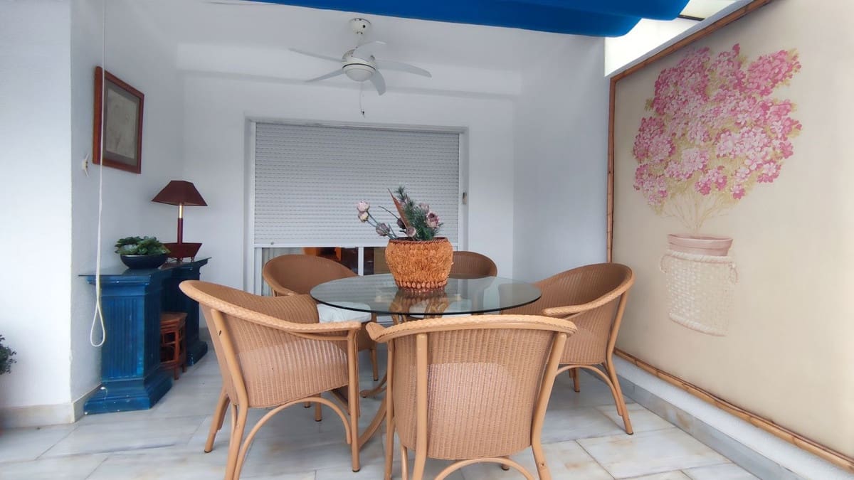 Apartamento de 2 habitaciones en Puerto Banus en venta con piscina garaje - 799.000 € (Ref: 9438892)