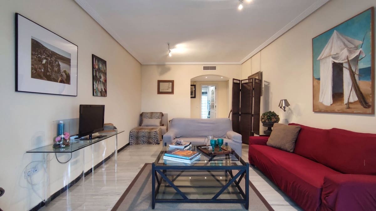 Apartamento de 2 habitaciones en Puerto Banus en venta con piscina garaje - 799.000 € (Ref: 9438892)