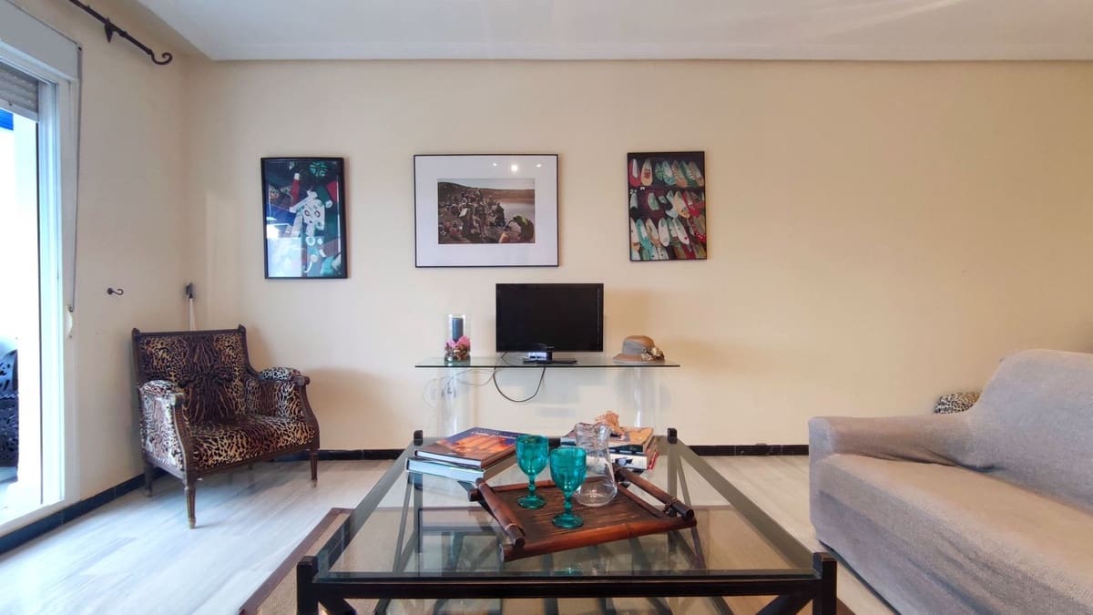 Apartamento de 2 habitaciones en Puerto Banus en venta con piscina garaje - 799.000 € (Ref: 9438892)