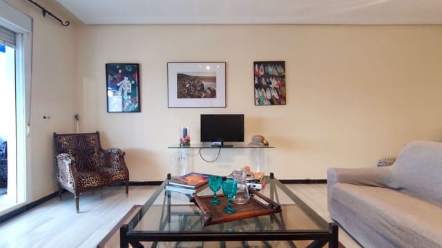 Apartamento de 2 habitaciones en Puerto Banus, Marbella en venta con piscina garaje - 799.000 € (Ref: 9438892)