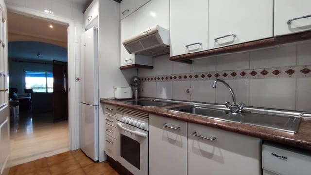 Apartamento de 2 habitaciones en Puerto Banus, Marbella en venta con piscina garaje - 799.000 € (Ref: 9438892)