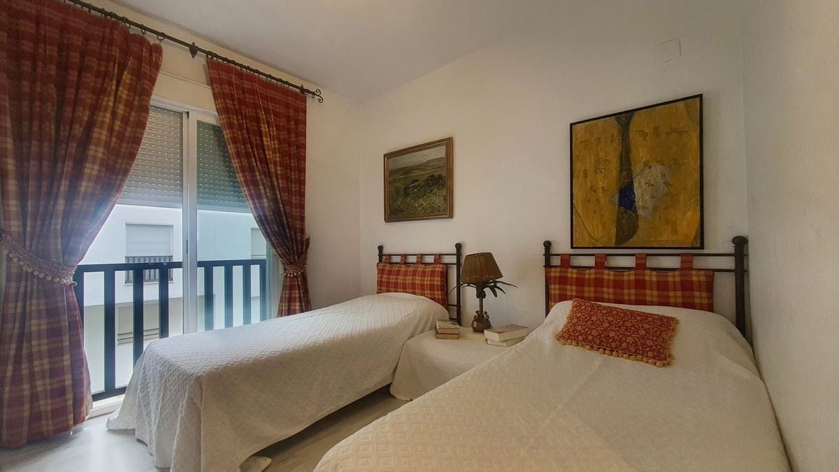 Apartamento de 2 habitaciones en Puerto Banus en venta con piscina garaje - 799.000 € (Ref: 9438892)