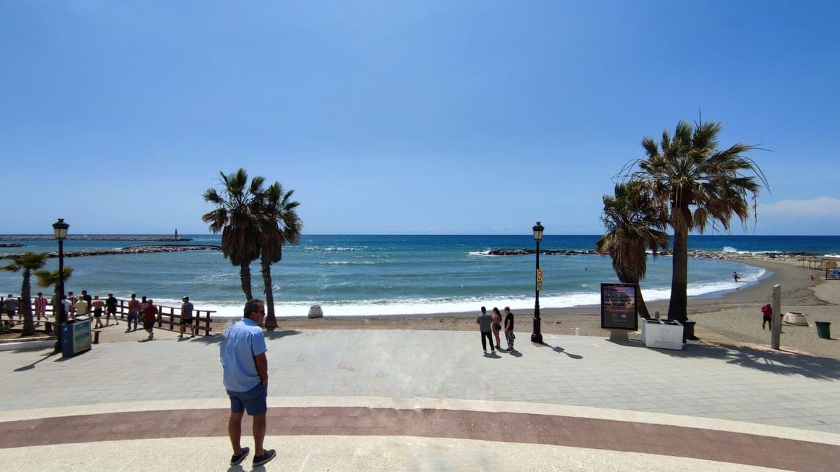 Apartamento de 2 habitaciones en Puerto Banus en venta con piscina garaje - 799.000 € (Ref: 9438892)