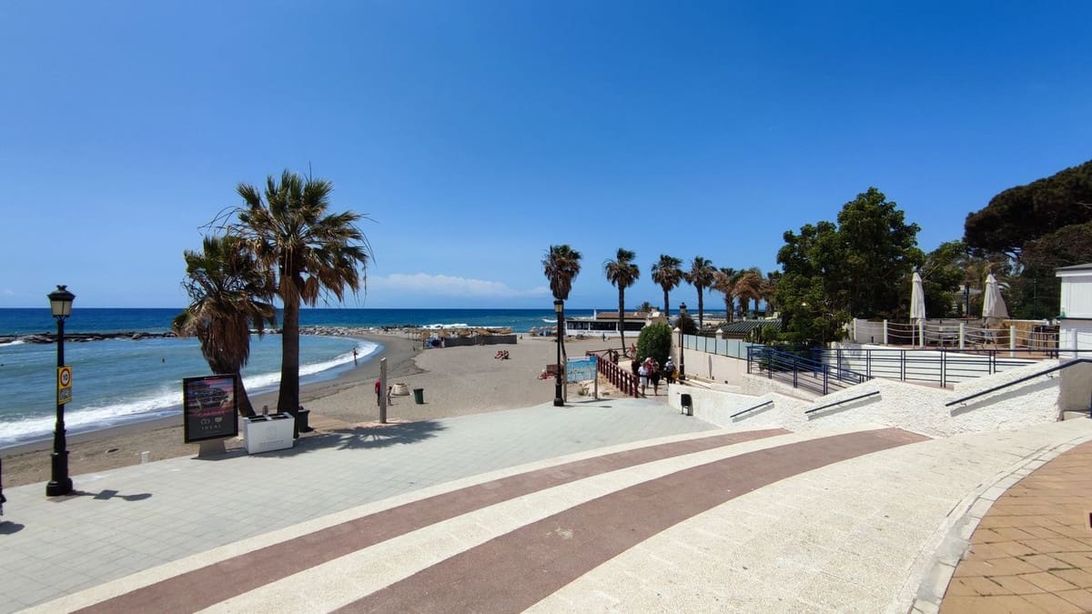 Apartamento de 2 habitaciones en Puerto Banus en venta con piscina garaje - 799.000 € (Ref: 9438892)