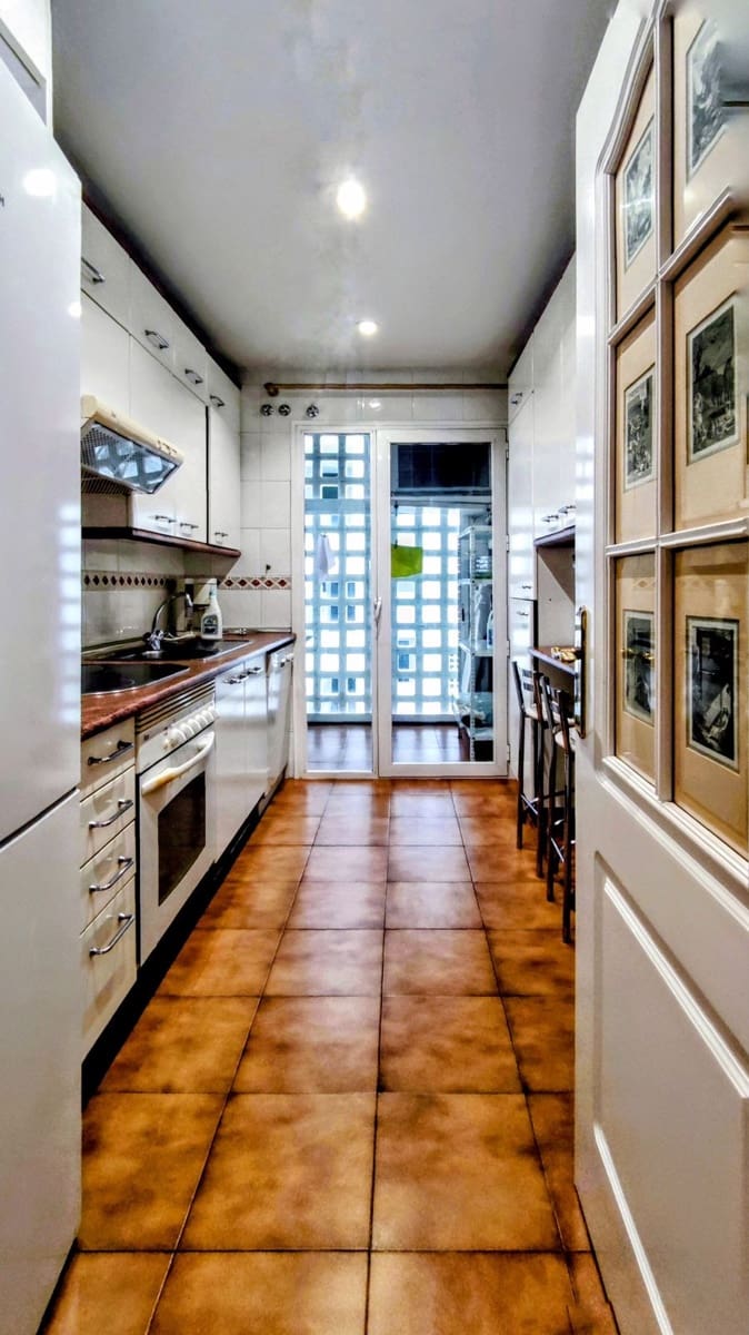 2 soverom Leilighet til salgs i Puerto Banus med svømmebasseng garasje - € 799 000 (Ref: 9438892)