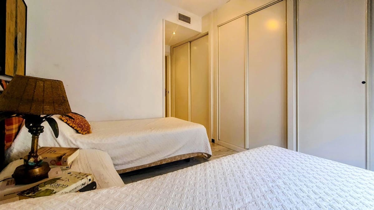 2 soverom Leilighet til salgs i Puerto Banus med svømmebasseng garasje - € 799 000 (Ref: 9438892)