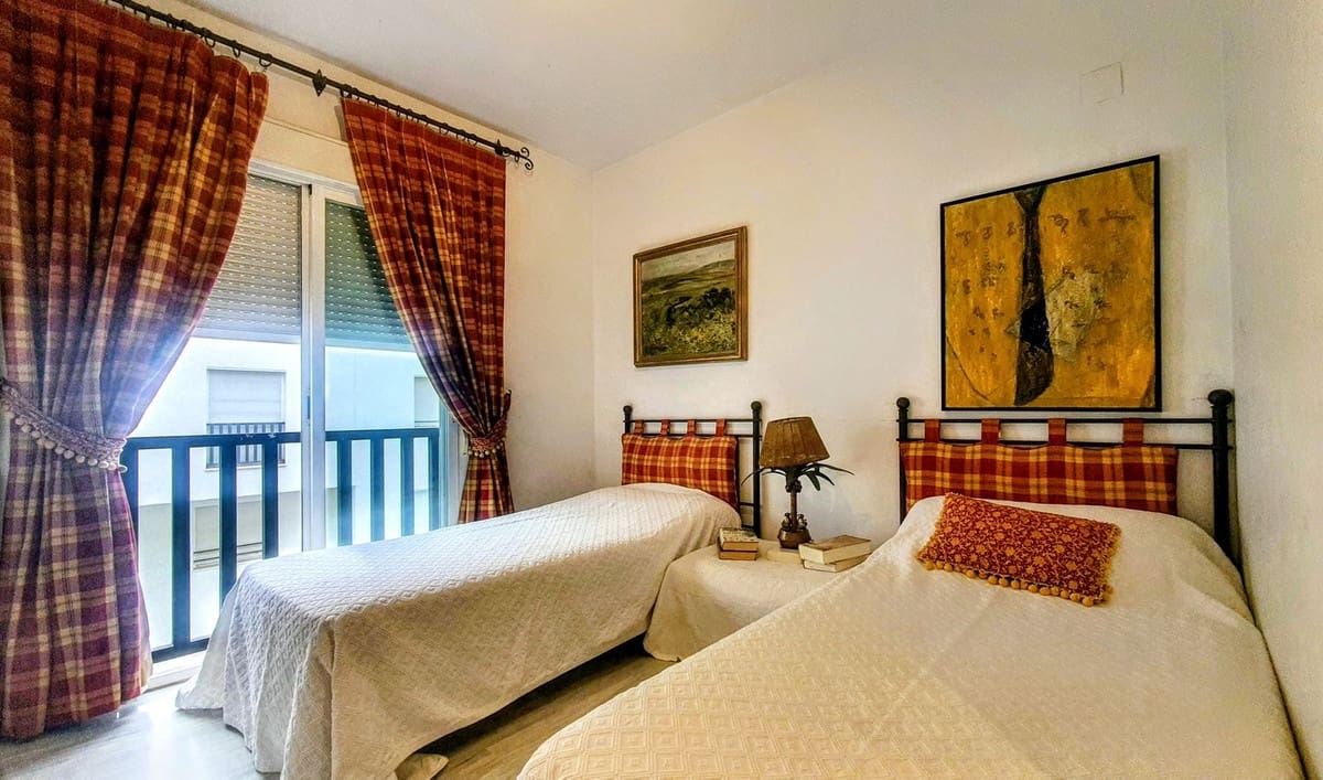 2 soverom Leilighet til salgs i Puerto Banus med svømmebasseng garasje - € 799 000 (Ref: 9438892)