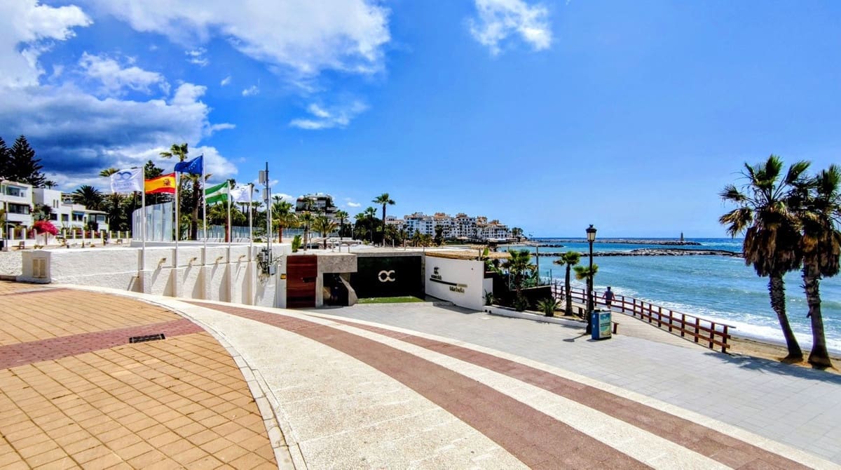 2 sovrum Lägenhet till salu i Puerto Banus med pool garage - 799 000 € (Ref: 9438892)