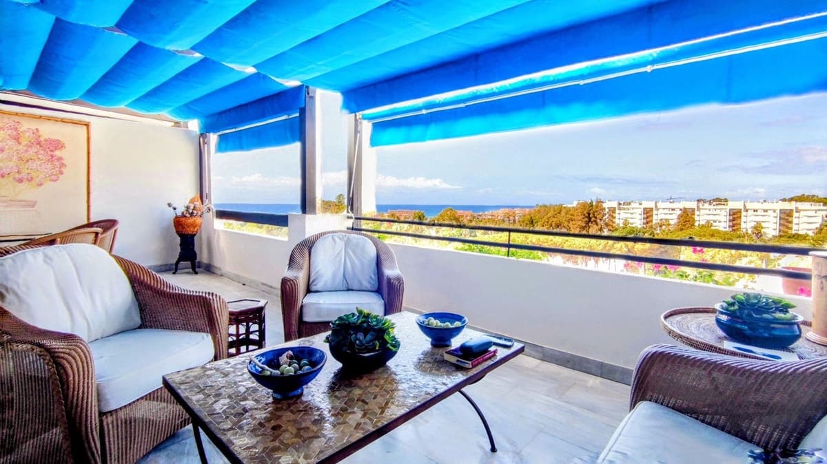 2 sovrum Lägenhet till salu i Puerto Banus med pool garage - 799 000 € (Ref: 9438892)