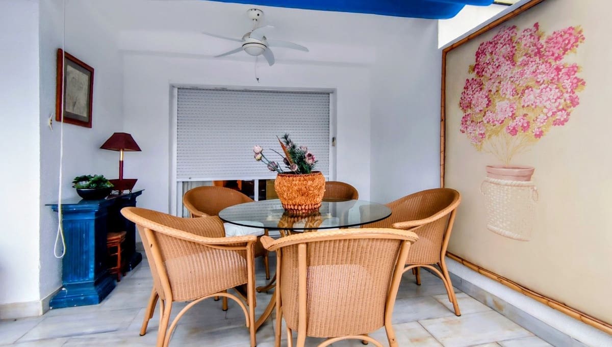 2 sovrum Lägenhet till salu i Puerto Banus med pool garage - 799 000 € (Ref: 9438892)