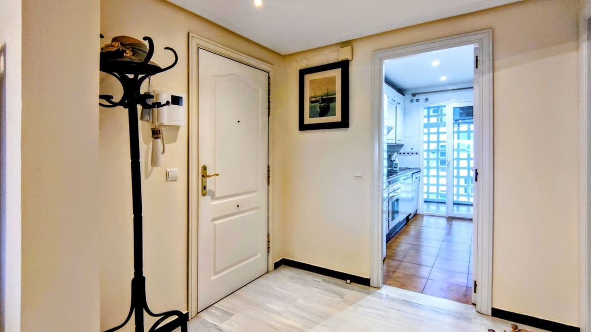 2 soverom Leilighet til salgs i Puerto Banus med svømmebasseng garasje - € 749 000 (Ref: 9438892)