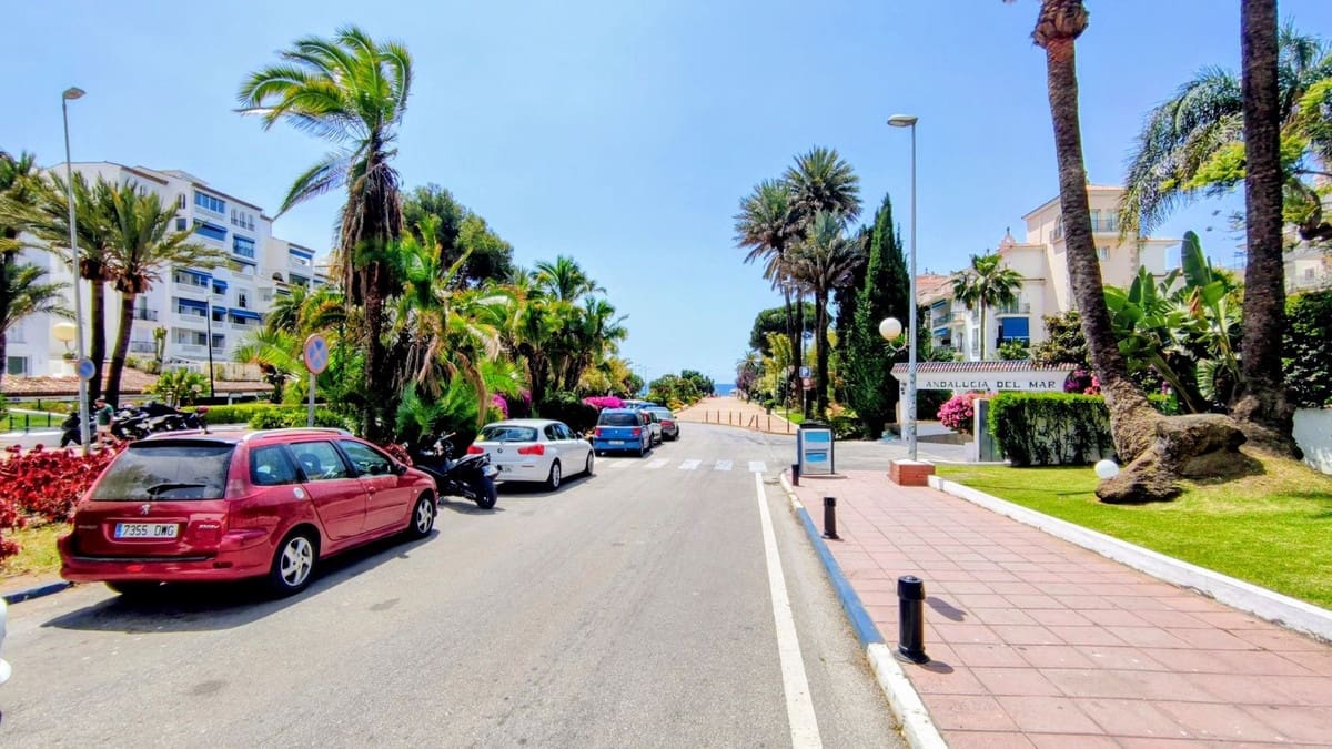 2 soverom Leilighet til salgs i Puerto Banus med svømmebasseng garasje - € 749 000 (Ref: 9438892)