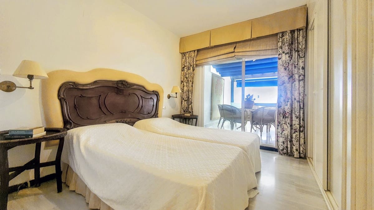 2 chambre Appartement à vendre à Puerto Banus avec piscine garage - 794 000 € (Ref: 9438892)